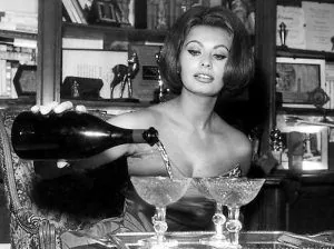 Cinéma, vin et gastronomie : scène culte autour d’une coupe de champagne